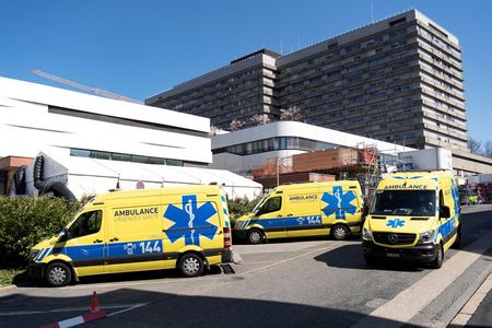 Swiss coronavirus death toll passes 800, positive tests top 24,000